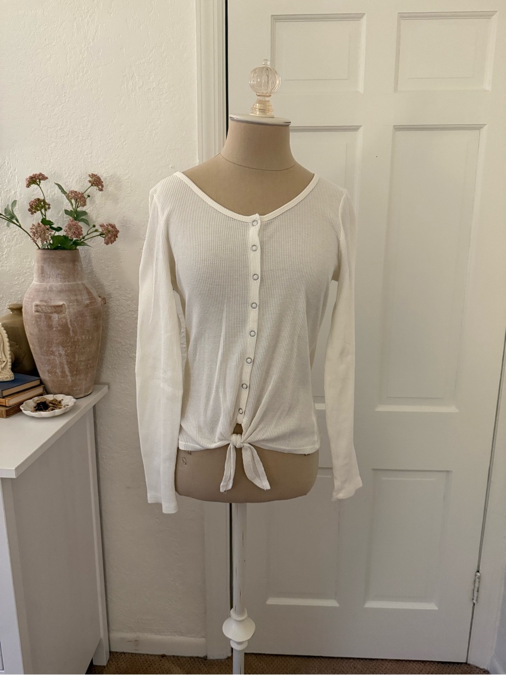 Ultra Flirt Ivory Button-Front Tie Hem Long Sleeve Top